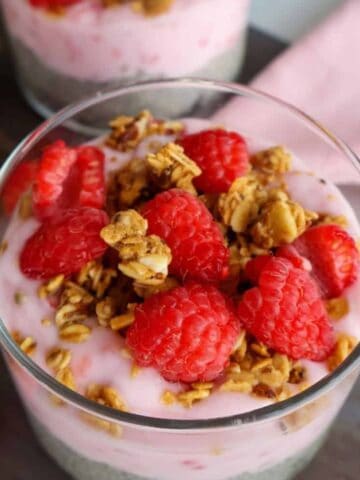 2 cups of raspberry chia seeds yogurt