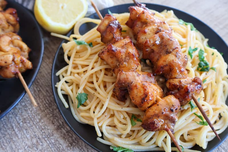 chicken with pasta with a lemon slice