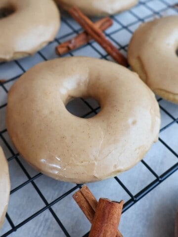 Apple pie donuts with cinnamon