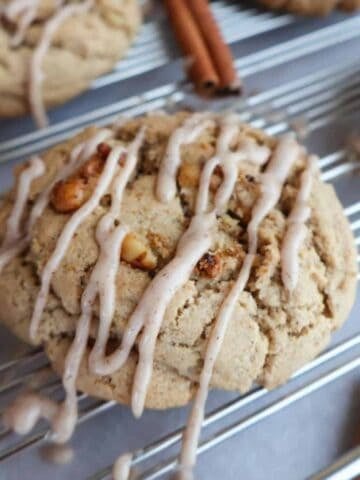 Apple walnut cookies with cinnamon.
