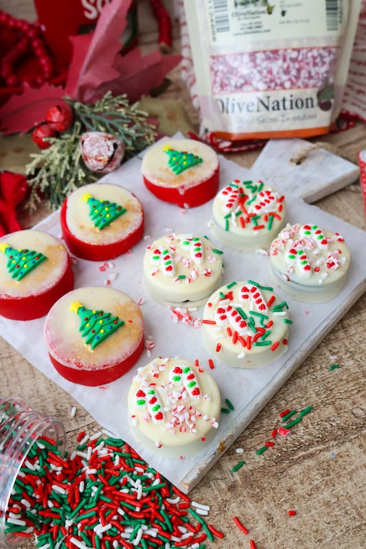 Christmas White Chocolate Oreos - Golden Grace Kitchen