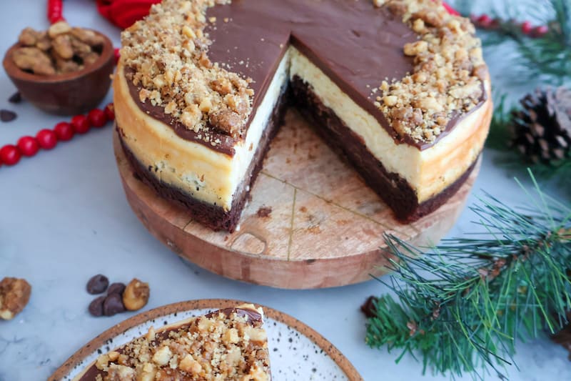 Triple cake cheesecake in a wooden plate
