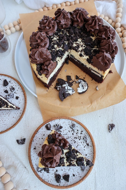 Oreo cheesecake with a piece in a plate