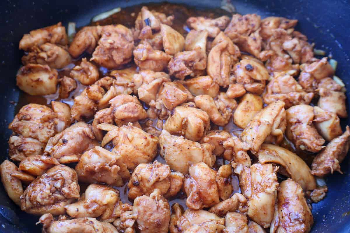 Cooked chicken in skillet.