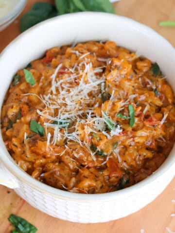 A bowlful of Marry Me chicken orzo.