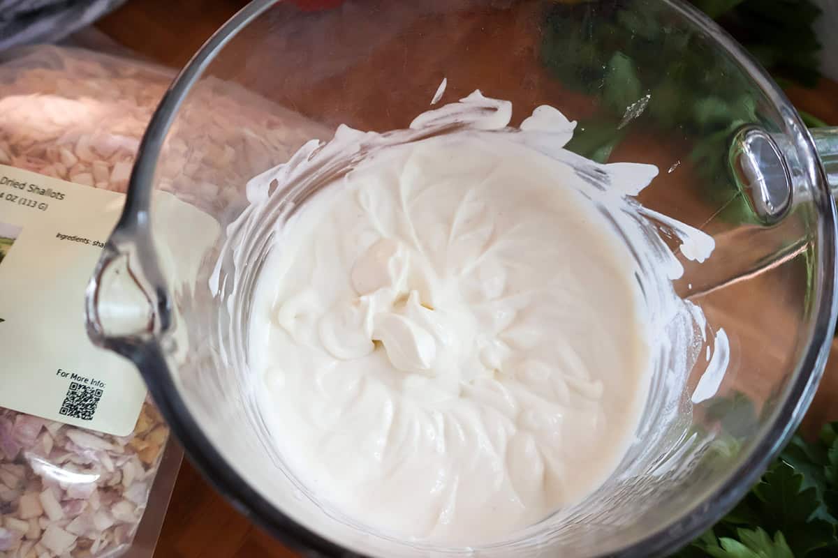 Whisked sour cream, flour, and chicken stock in a mesuring bowl.